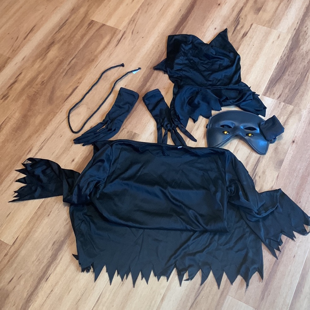 NWOT Boys Med 8-10 Grim Reaper Halloween Costume. Eyes light up